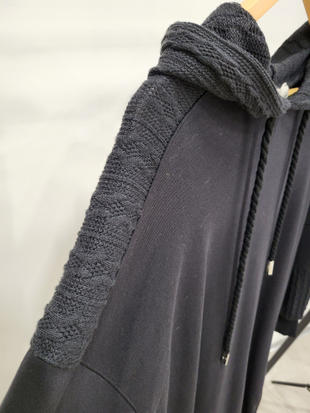 Платье трикотажное с капюшоном Moretti